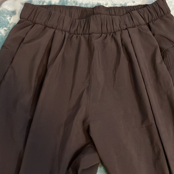 Lululemon Black Size 6 Joggers - 7/8 length - Picture 3 of 7